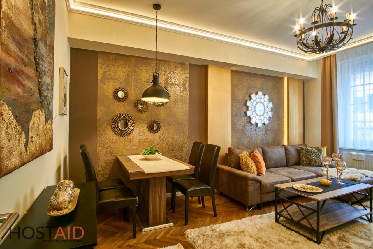 R7 Design - Hostaid * Budapeszt